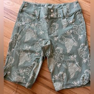 Wild Rye Freel Shorts Size 4